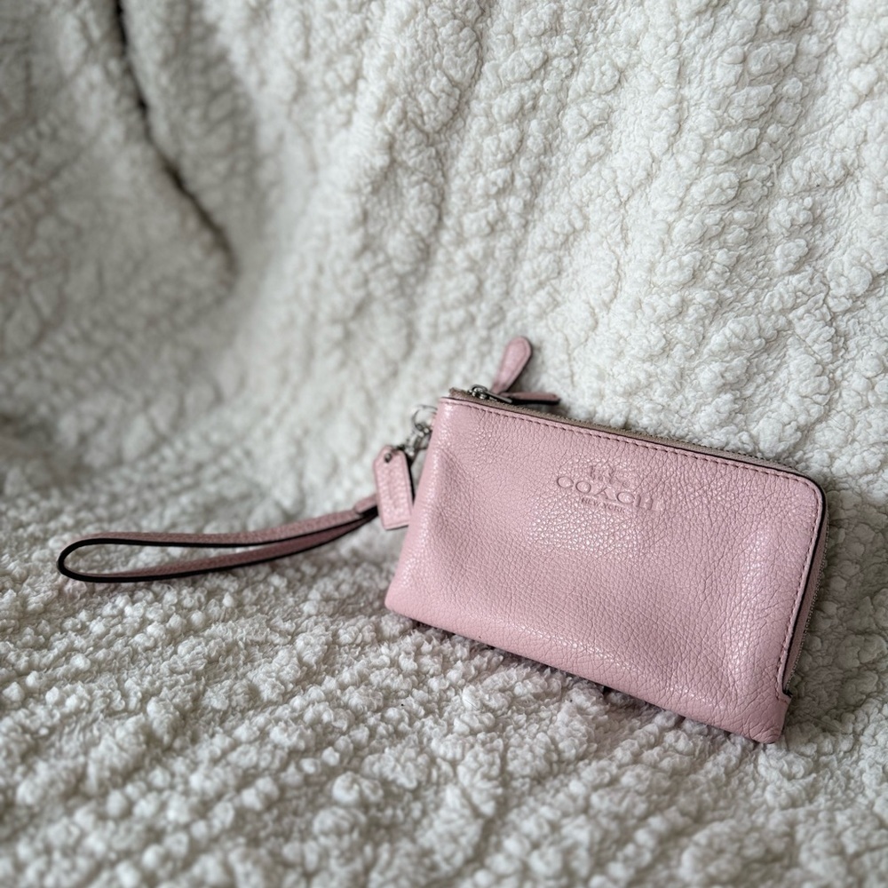Vintage Coach Y2K Light Pink Pebbled Leather Wristlet Wallet Double Zipper